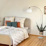 Helles Fuer Bis Zu 4 Personen In Ruhiger Lage Lejlighed *