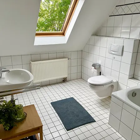 Helles Fuer Bis Zu 4 Personen In Ruhiger Lage Apartmán